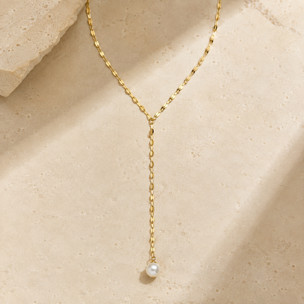 Avery Pearl Lariat in gold tone featuring pearl accent