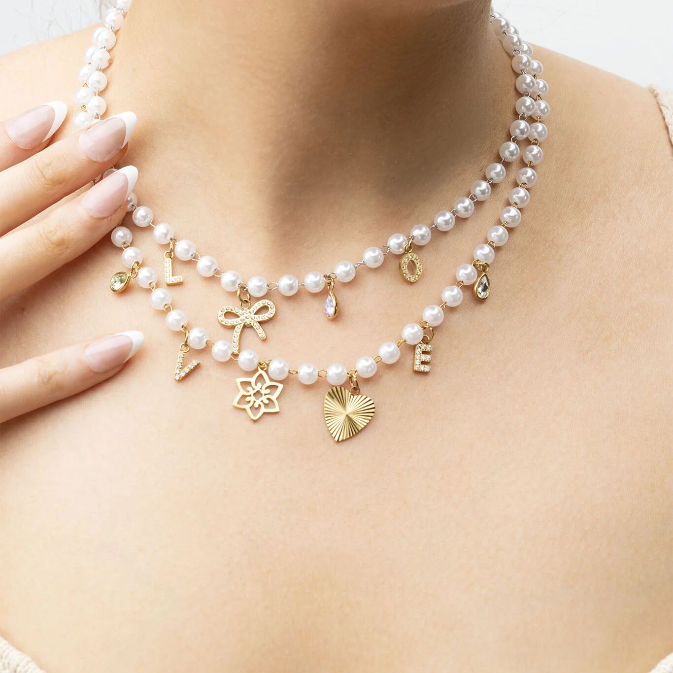 Glass Pearl Beaded Necklace- gold model 