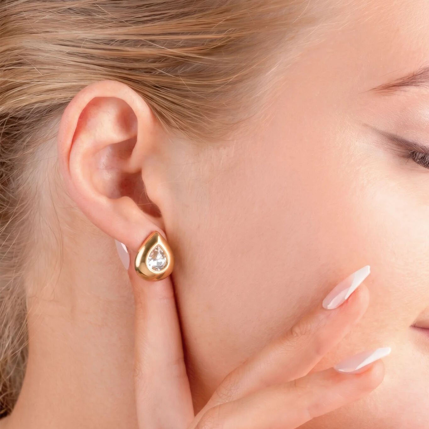 Clear Stone Tear Drop Stud Earrings - Model