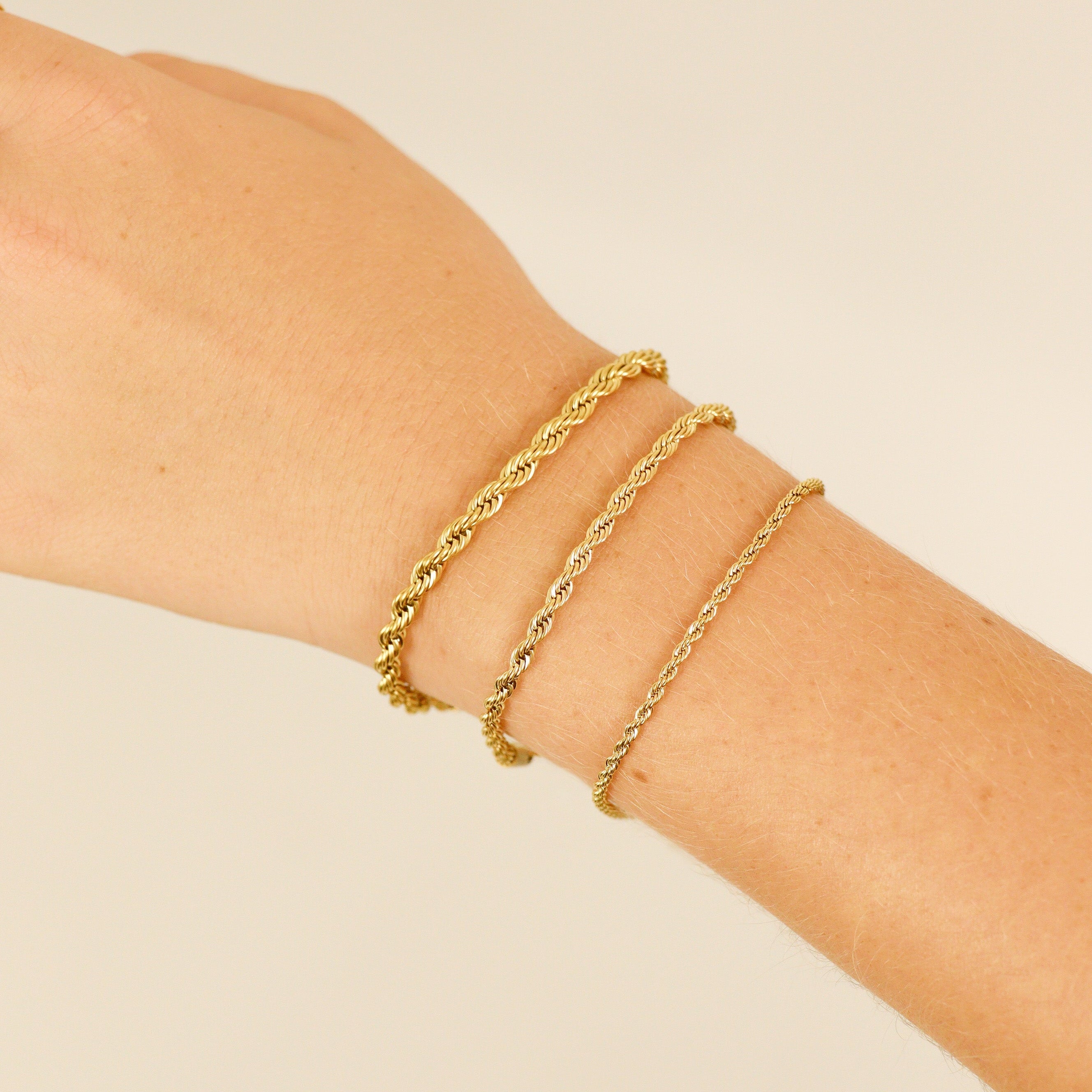 Gold Rope Chain Bracelet Scale