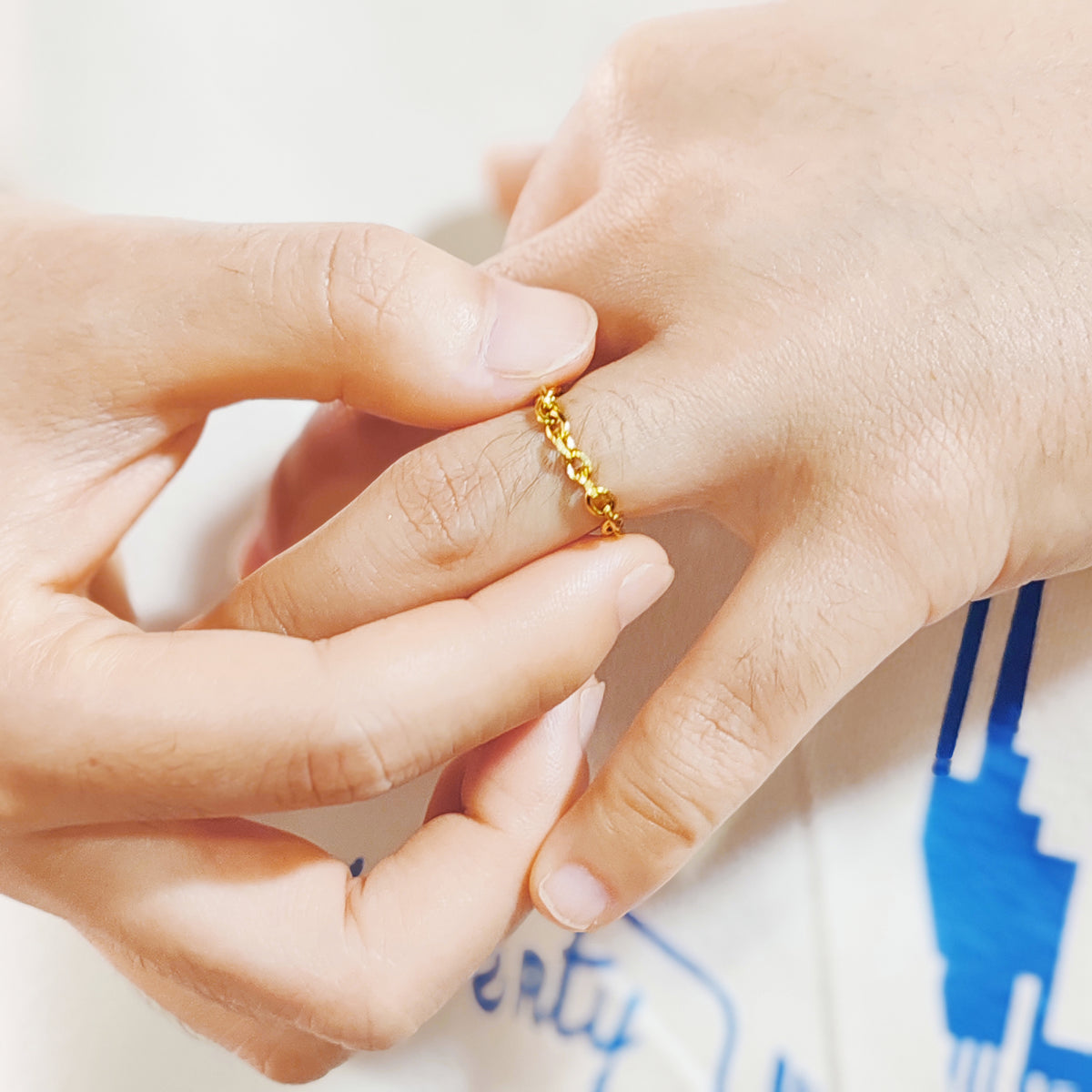 Noa Open Ring in gold tone, product image 3