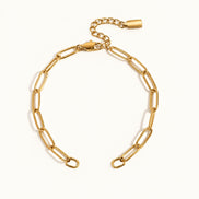 Nova Chain Bracelet in gold — full open-ended product presentation; AI-generated supporting image.