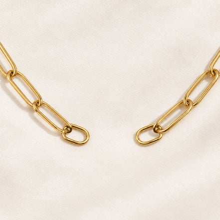 Nova Chain Bracelet in gold — separate oval connector ends and paperclip-link detail; AI-generated supporting image.